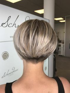 Κούρεμα Bob, Trendy Bob, Trendy Bob Hairstyles, Short Hair Pixie Cuts, Short Hair Trends, Short Hairstyles For Thick Hair, Edgy Short Hair