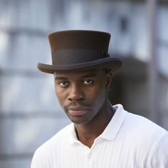 Brown Top Hat, for men and women Made with high-quality, thick and durable brown merino wool felt. Embellished with a 50 millimeters (2 inches) wide dark brown grosgrain ribbon and a 2.5 cm (1 inch) grosgrain ribbon folded at the end of the brim. Formal hat for elegant events with a low crown and short brim. The shape of the hat is very balanced, with a crown slightly wider at the top and the brim made with a nice curved shape Measurements in centimeters are 31 x 26 (12 x 10.25 inches) - Crown height 10.5cm (4 inches) - Brim length 5cm (2 inches) These measurements may have some slight variations depending on the size of the hat. CUSTOM HAT OPTIONS: 1- You can choose between a grosgrain ribbon inside or a real leather inner sweatband. 2- For this hat I use a MOCHA color grosgrain ribbon tr Formal Hat, Steampunk Top Hat, Victorian Hats, Steampunk Hat, Mini Top Hat, Mocha Color, Top Hats, Hat For Men, Brown Top