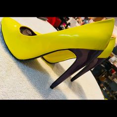 Brand New Stylish Heels By Fhr - Size 7 - Heel Height 5 Inches There’s A Tiny Little Smudge Mark On The Right Heel. It’s Hardly Noticeable, And You Really Need To Look Close To See It, But I Wanted To Disclose It. Bold High Heel Shoes With Contrasting Heel Counter, Yellow Heels With 4-inch Heel For Night Out, Yellow Heels With Padded Heel, Bold High Heels With Contrasting Heel Counter, Fitted Yellow Heels With Padded Heel, Yellow Heels With Contrasting Heel Counter, High Heel Yellow Court Shoes For Party, Yellow High Heel Court Shoes For Party, Bold High Heels