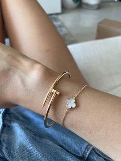 Bracelet Cartier, Cute Ear Piercings, Minimal Accessories, Luxury Jewelry Brands, Korean Jewelry, Everyday Rings, Jewelry Lookbook, Stacked Jewelry