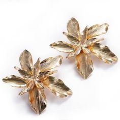 Gold Tone Flower Stud Earrings With Stunning Texture! Layered And So Textural Stud Posts / Backs So Chic! New In Original Package! Thanks For Looking! 1169x2 Statement Earrings Wedding, Silver Flower Earrings, Floral Studs, Golden Flower, Gold Statement Earrings, Color Flower, Rose Gold Metal, Big Earrings, Gold Flower