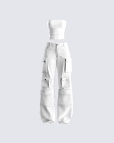 Walk out in this fit, and make everyone knows you are THAT girl 👏 This 2 piece set features a white jersey tube top, and white cargo twill pants for a look that is the perfect blend of casual, and stylish 💋 Swaggy Outfits, Simple Trendy Outfits, Cute Everyday Outfits, 가을 패션, Cute Simple Outfits, Really Cute Outfits, Teenage Fashion Outfits