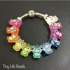 there are many different colored bears on this bracelet