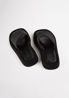 We're know you love effortless style. Cue our Isabel slides in classic black. Featuring an elevated platform foot bed, with simple fabric strap design, they're the perfect Summer sandal for the minimalist. - Material: Fabric upper and rubber lining - Toe-shape: Round toe shape - Pattern: Fabric strap - Fit: Runs true to size - Heel Height: 1.5cm Simple Fabric, Tony Bianco, Foot Bed, Red Suede, Pattern Fabric, Strap Design, Black Magic, Shape Pattern, Sandals Summer