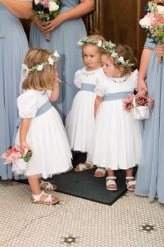 Kids Wedding Hair, Kids Hairstyles For Wedding, Baby Blue Weddings, Flower Girl Ideas, Blue White Weddings, Girl Guide, Dream Wedding Decorations, Wedding Hair Styles, Blue Themed Wedding