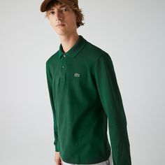 Invented by René Lacoste, the Original L.12.12 has been the epitome of elegant sportswear since 1933. The first polo shirt in history, with its collar, button placket, Petit Piqué knitted with two levels of tension and its crocodile logo made from 2367 stitches, is here complemented with long sleeves. Lacoste Outfit, René Lacoste, Crocodile Logo, Polo Lacoste, Lacoste Polo, Wardrobe Classic, Laura Lee, Men's Wardrobe, Cotton Polo