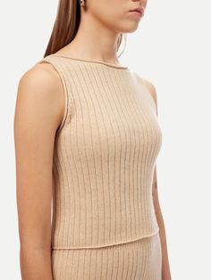 Cashmere Crop Top—just you and the sumptuous softness of Mongolian cashmere. Crafted using innovative WHOLEGARMENT technology with minimal materials, it forms a seamless garment that benefits both you and the Earth. Fashion it as an alluring standalone or chic layering piece. *Product colour may vary due to lighting. Please refer to the simple studio shots for the most accurate colour.