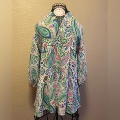 Nwt Umgee Paidley Green Tiered Top | Small Fun And Flirty- This Top A Versatile Piece. Slight Balloon Sleeves. Hi- Lo, So The Back Offers A Tad More Coverage. 100% Polyester | Machine Wash Delicate Or Hand Wash White Paisley Print Vacation Tops, White Paisley Print Top For Vacation, White Paisley Print Top For Beach, White Paisley Print Blouse For Summer, Paisley Print Beach Blouse, Spring V-neck Paisley Print Tops, Long Sleeve Paisley Print Beach Blouse, Long Sleeve Paisley Print Blouse For Beach, Long Sleeve Paisley Print Blouse For The Beach