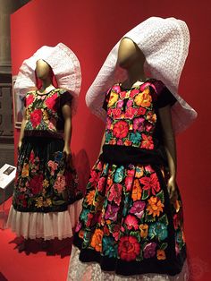 Iceland Style, Fashion And Textiles, Chicana Style, Mexican Outfit, Mexican Culture, Mexican Style, Traditional Fashion