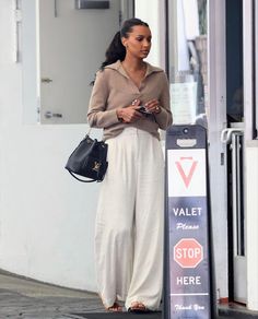 Jas Tookes, Causal Chic, Modest Girly Outfits, Casual Work Wear, Simple Wardrobe, 20 Euro