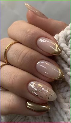 Discover the timeless elegance of old money nails and old money aesthetic nail colors with our ultimate guide to achieving a rich and luxurious nail look for work, date night, and weddings. Gold And Yellow Nails, Gold Leaf Nail Designs, Short Acrylic Nails Gold, Nail Ideas For Wedding Guest, Quiet Luxury Nails, Uñas Old Money Aesthetic, Uñas Old Money, Wedding Guest Nails Ideas Classy, Nails For Wedding Guest