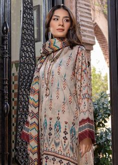 Casual dresses ideas Lawn Work, Pakistani Suit, Shalwar Kameez, Anarkali Dress, Suit Fabric, Modest Fashion Outfits, Pakistani Outfits