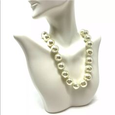 Amrita Singh Necklace Faux Pearl Large Chunky Statement Silver Tone Clasp 20” M3 Chic White Pearl Necklace, Chic White Pearl Necklace For Party, Chic Cream Jewelry For Party, Trendy White Pearl Necklace For Party, Chic Pearl White Party Necklace, White Classic Necklaces For Party, Classic White Necklace For Party, Classic White Necklaces For Party, Chic White Pearl Necklaces