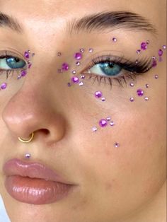 Festival Make Up, Rhinestone Makeup, Rave Makeup, Creative Makeup Looks, Festival Makeup, Eye Makeup Art, Editorial Makeup, Glitter Makeup, Makeup Designs