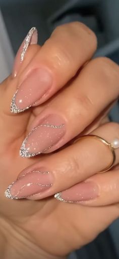 French New Year Nails 2024: 19 Chic Ideas to Welcome the Year - thepinkgoose.com Sparkly Acrylic Nails, New Year Nails, Formal Nails, Makijaż Smokey Eye, Sparkly Nails, New Year's Nails, Homecoming Nails, Silver Nails