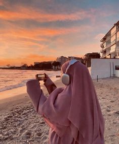 #pinterest#fyp#lifestyle#sunset#beach Aesthetic Portrait, Modest Fashion Hijab, Muslim Fashion Hijab Outfits, Muslim Fashion Hijab, Beautiful Princess, Hijabi Outfits, Profile Pic