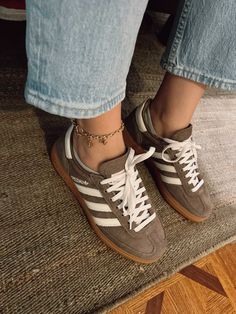 Tiger Shoes, Adidas Shoes Women, Adidas Spezial, Brown Outfit, Adidas Outfit, Swag Shoes, Fall Shoes