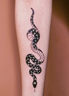 a black and white snake tattoo on the leg