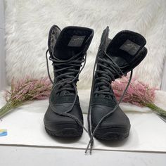 Women's The North Face Shellista High Top Faux Fur Lace Up Winter Boots Midcalf Snow Boots, Sole Material :Rubber Outer Material :Leather Closure Type :Lace-Up Made In Vietnam Heel Height: 1" Size : Us 7.5/Uk 5.5/Eur 38.5 Color Black/Gray Height From Top To Bottom: 9.9" Condition: Pre-Owned; Slightly Used. Likely New. Stock No: A-Ss Boots Midcalf, The North Face Shoes, North Face Shoes, Grey Heels, Winter Snow Boots, North Face Women, Winter Snow, Winter Rain, Snow Boots