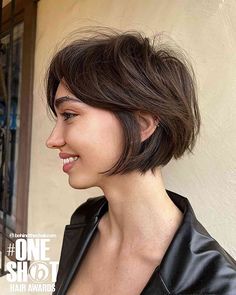 French Bob Outfit Parisian Chic, Super Short Bob Haircut, Short Bob On Round Face, Bixie Colour Hair Colors, Long Pixie Haircut For Thick Hair, Women’s Short Hair, "bixie" Haircut 2022, Super Short Bob Hairstyles, Super Short Hair Styles