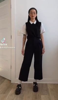 Designer Goth Fashion, Korean Fashion Black Dress, Grunge Outfits Professional, Chroma Outfit Ideas, Buisness Goth Outfit, Nerdy Business Casual Geek Chic, Minimalistic Grunge Outfits, Classy Grunge Outfits Edgy, Grunge Office Wear