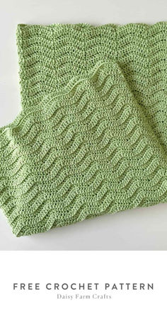 a green knitted dishcloth with the words free crochet pattern on it