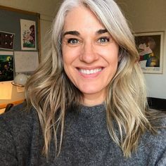 If you never dyed your hair, going gray is pretty easy - you just wait, and it happens (depending on genetics!) But if you spent years dyeing your hair, going gray gets a little trickier. In this post, I lay out all your options. The one you choose depends on your budget, your temperament and your personality! #grayhair #greyhair #goinggray #goinggrey #grayhairtransition #silversisters Silver Hair Transition, Ash Gray Hair Color, Balayage Hair Grey, Ash Grey Hair, Hair Mascara, Blonde Ends, Grey Blonde Hair, Grey Hair Dye