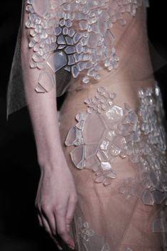 Iris Van Herpen Hypnosis, Sensory Seas Iris Van Herpen, Snake Fashion Runway, Iris Van Herpen Runway, Fashion Inspired By Water, Iris Herpen, Iris Van Herpen 2020, Iris Van Herpen Sketchbook, Runway Behind The Scenes