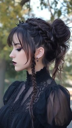 15 Halloween Hairstyles to Boost Your Spooky Look Vampire Hair Styles, Witch Hairstyles Halloween, Vampire Hairstyles, Witch Hairstyles, Glam Vampire, Halloween Hair Ideas, Vampire Hair, Witchy Hair, Whimsical Hair