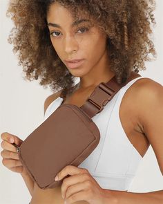 With plenty of pockets, this belt bag keeps items organized when you're on the go. Waterproof Belt Bag with Adjustable Strap Small Waist Pouch for Workout Running Travelling Hiking. Cross Body Fanny Pack, Lisa Fischer, Workout Belt, Eco Bags, Beg Tangan, Waist Pouch, Liberia, Yoga Bag, White Leopard