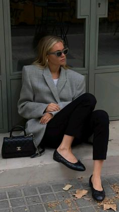 Claire Rose Cliteur, Claire Rose, Outfit Elegantes, Gray Blazer, Street Style Inspiration, Looks Chic