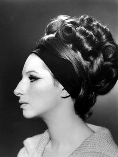 Barbra Streisand, Big Noses, Famous Faces, Portrait Photo, Style Icon, Pretty People, Beautiful People, Portrait Photography, Persona