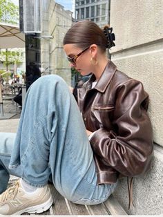 Leather Jacket With Buttons, Nyc March Outfits, Short Leather Jacket, Suede Outfit, Leather Jacket Style, Brown Leather Jacket, 가을 패션