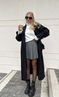 30 easy autumn skirt outfits you need to see and try – Jillian Marisa Short Skirt Autumn Outfit, How To Style Grey Skirt, Grey Short Skirt Outfit, How To Style Skirts Winter, Grey Skirt Outfit Winter, Pleated Mini Skirt Outfit Winter, Gray Mini Skirt Outfit, Gray Skirt Outfit Winter, Short Skirt Outfits Winter