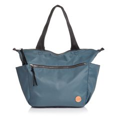 a better, everyday medium size tote bag from shortyLOVE. organized with pockets inside and out, she’s all zipped up for work workout or travel. shop now!