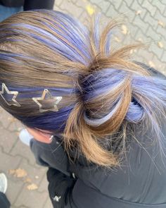 Colorful Hair Highlights Ideas, Aqua Hair Color Highlights, Teal Split Dye Hair, Blue With Blonde Highlights, Brown Hair Blue Peekaboo, Dye Hair Streaks, Dyed Hair No Bleach, Blonde With Blue Peekaboo, Light Brown Hair With Colored Highlights Fun