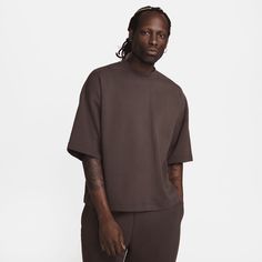 This oversized short-sleeve top is everything you love about our smooth, comfy Tech Fleece in a spacious, inspired design. Exaggerated proportions, like extra wide and long sleeves, a mock-neck collar and a loose drape through the body, make a statement look. Our premium, smooth-on-both-sides fleece feels warmer and softer than ever, while keeping the same lightweight build you love. Wear it with our Tech Fleece Shorts for a look that's all about clean lines and soft comfort. Nike Oversized T-shirt For Streetwear, Nike Oversized Crew Neck T-shirt, Nike Cotton Oversized Tops, Nike Oversized Short Sleeve Tops, Nike Casual Oversized T-shirt, Oversized Nike Cotton Top, Oversized Cotton Nike Tops, Modern Relaxed Fit Top With Drop Shoulder, Modern Tops With Relaxed Fit And Drop Shoulder