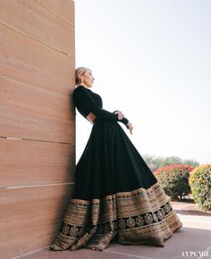 Birthday Simple Outfit, Elegant Traditional Dresses, Lehnga Simple, Black Traditional Dress, Dress For Indian Wedding, Saree Dress Design Ideas, Aesthetic Suits, Wedding Outfits Indian, Lehenga Inspiration