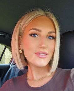 Long Balayage Bob, Blonde Bob With Fringe, Bob Cuts For Fine Hair, Hair Extension Lengths, Blonde Bob Haircut, Bangs Bob, Icy Blonde Hair, Bob Haircut For Fine Hair, Mom Hairstyles