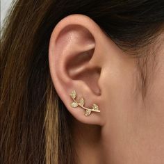 This Pair Of Ear Climber Vine Design Earrings Is A Wonderful Addition To Your Wardrobe And Your Style! This Fun And Unique Pair Is Sure To Get Lots Of Compliments! Gold Climber Earrings, Ear Climber Earrings, Skull Fire, Boho Drop Earrings, Ear Climbers Earrings, Ear Climber, Vintage Fans, Moon Studs, Ear Climbers