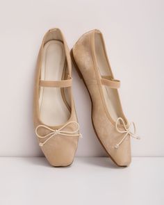 A sleek silhouette and understated charm is all that you need when it comes to the On Point Classic Bow Ballet Flats. Featuring a delicate bow accent at the front and an elastic strap at the vamp, these flats offer a perfect blend of comfort and style. Crafted from premium materials, these ballet flats are designed to accompany you from morning meetings to evening outings with ease, their understated charm make them a versatile addition to your wardrobe. Bow accent at front Elastic vamp strap Material: Textile Nude Flat Shoes, Tan Ballet Flats, Singapore Outfit, Lace Up Ballet Flats, Xmas Wishlist, Morning Meetings, Kawaii Background, Nude Flats, The Vamp