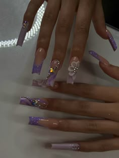 purple glam nails for the quinceañera ✨🫶🏽 Purple Glam Nails, May Nail Designs, Sweet 16 Nails, Purple And Silver Nails, Light Purple Nails, Prom Nail Designs, Purple Quince