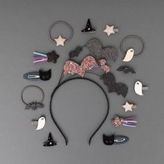 Time to get spooky with these fa-boo-lous Halloween ponies! The perfect addition to any party costume! • 8 in a pack• 5cm diameter strong and stretchy elastic• 3cm soft black fabric witch hat with silver glitter stars• 2.5cm padded gold glitter fabric star• 1.5cm soft white fabric ghost• 4cm black glitter fabric bat• Warning! Not suitable for children under 36 months Fabric Ghost, Fabric Star, Acorn Kids, Silicone Baby Bibs, Alice Band, Fabric Stars, Ribbon Wrap, All Things New, Glitter Stars