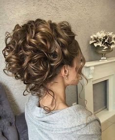 Hairstyle With Highlights, Elegant Prom Hairstyles, Shag Hairstyle, Prom Hairstyles Updos, Mother Of The Bride Hair, Easy Bun Hairstyles, Elegant Prom, Indian Bride Hairstyle, Beautiful Curly Hair