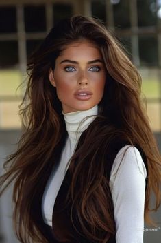 Old Money Brunette Hair: Unveiling Timeless Elegance - Puqqu Perfect Brunette, Rambut Brunette, Hair Colorful, Sophisticated Hairstyles, Classic Hairstyles, Long Brown Hair, Color Your Hair, Brunette Hair, Beautiful Woman