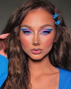 Makeup Ideas Colorful Creative, Eyeliner Looks Creative, Crazy Eyeshadow Looks, Makeup Edgy, Angry Birds Game, Crazy Eye Makeup, Makeup Collage, Exotic Makeup, Birthday Makeup Looks