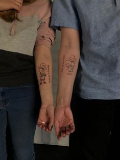 Парное тату для брата и сестры Two Sisters One Brother Tattoos, Simplicity Tattoos, Brother And Sister Tattoo Ideas, Family Tattoo Ideas, David Tattoo