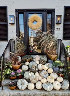 a bunch of pumpkins that are sitting on the steps