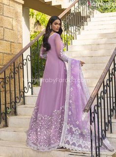 Pakistani Clothes Anarkali Patterns, Zainab Chottani, Organza Suits, Dress Pakistani, Designer Brands Fashion, Fine Embroidery, Soft Lavender, Embroidered Sleeves, Embroidered Dupatta