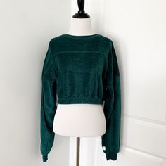 Rsq Emerald Green Velvet Cropped Sweater Brand New With Tags! Size Large Sweats Outfit, Emerald Green Velvet, Textured Sweater, Mauve Color, Sweater Brands, Light Sweater, Short Sleeved Sweaters, Printed Sweater, Green Velvet